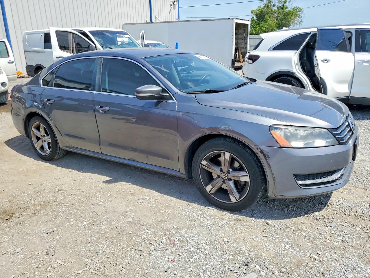2013 Volkswagen Passat Se Gray vin: 1VWBH7A33DC129189