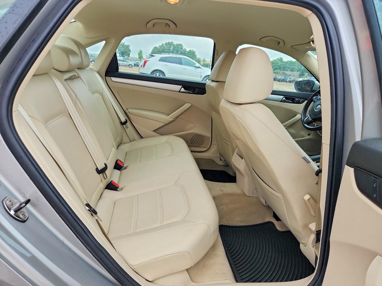 2012 Volkswagen Passat Se Серебряный vin: 1VWBH7A34CC102548