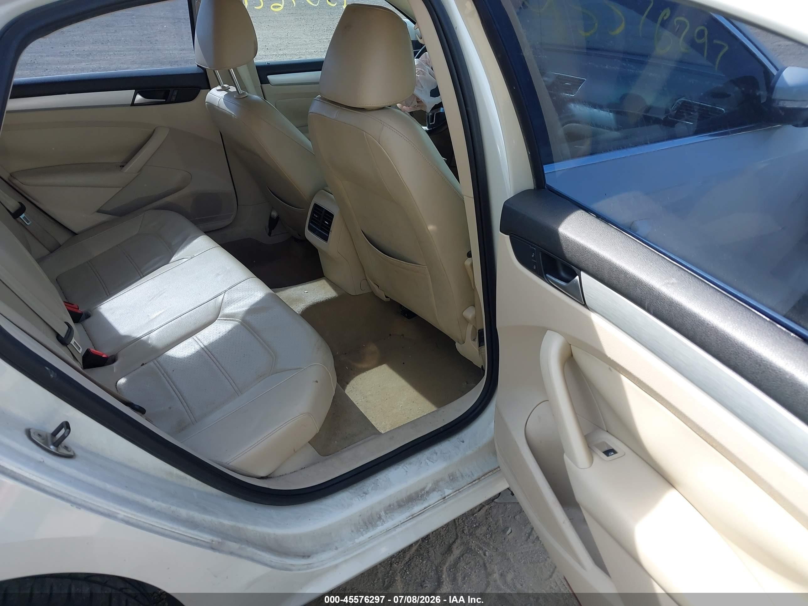 2013 Volkswagen Passat 2.5l Se White vin: 1VWBH7A34DC071075