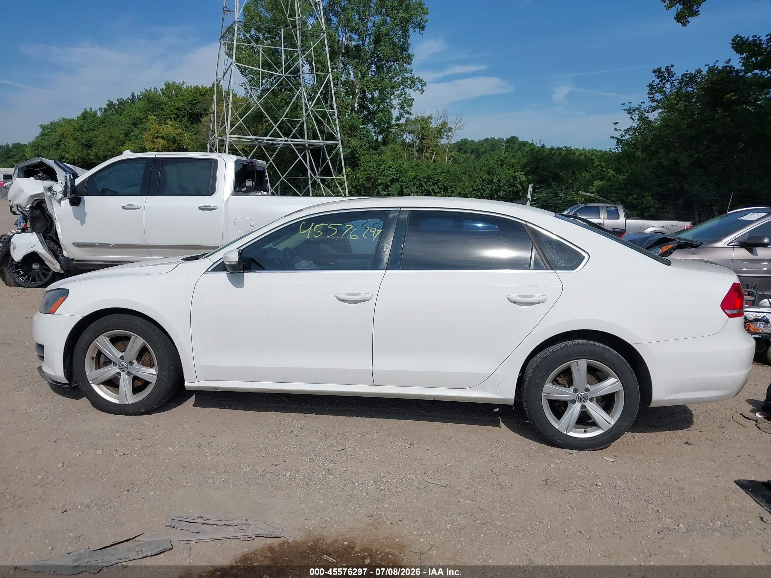 2013 Volkswagen Passat 2.5l Se White vin: 1VWBH7A34DC071075