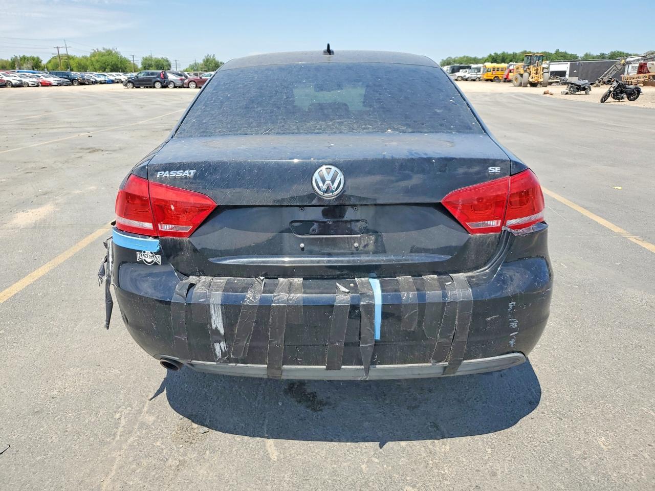2013 Volkswagen Passat Se Black vin: 1VWBH7A34DC080083