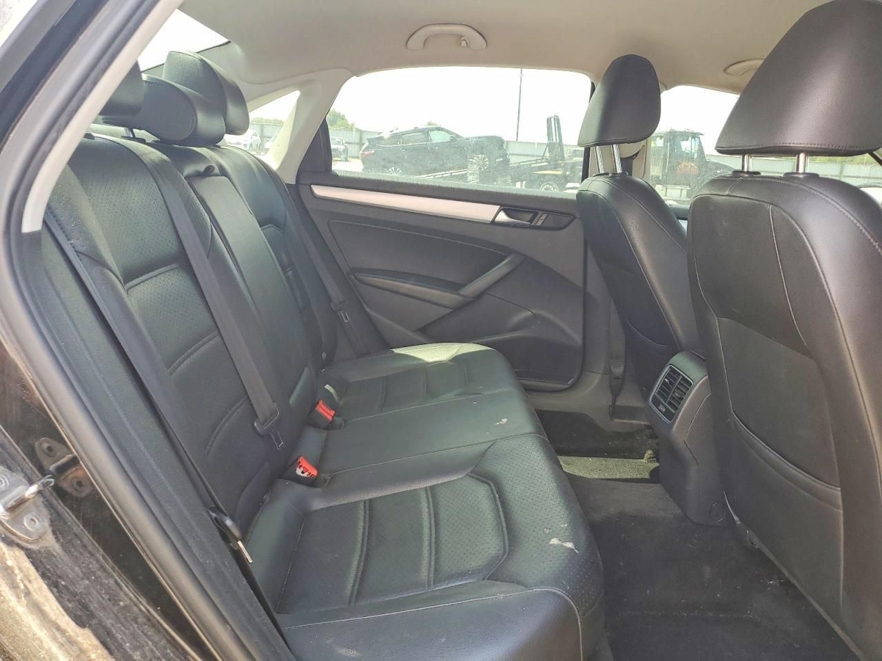 2013 Volkswagen Passat Se Black vin: 1VWBH7A34DC080083