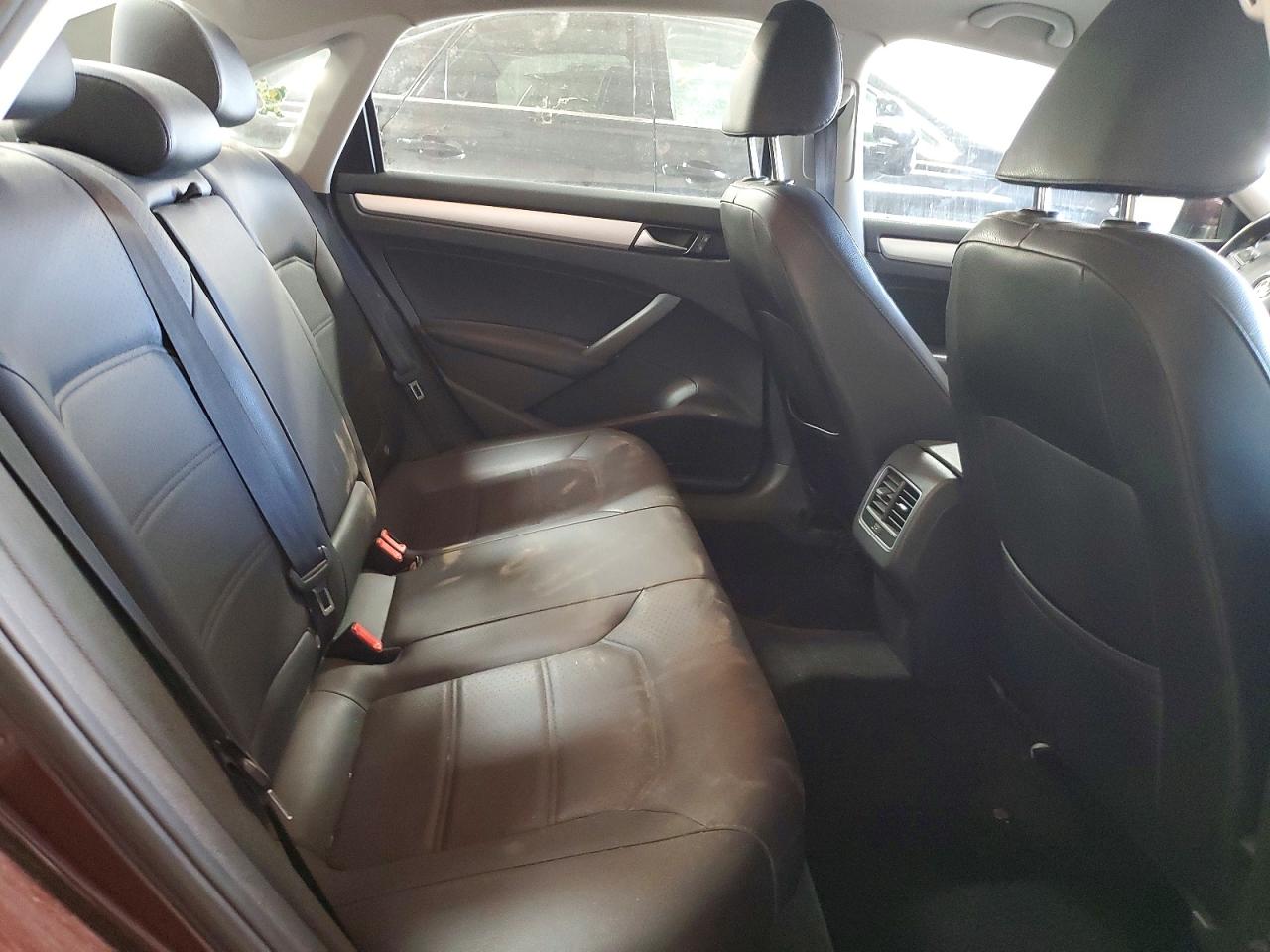 2013 Volkswagen Passat Se Maroon vin: 1VWBH7A34DC133543