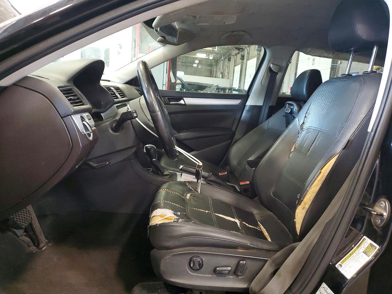 2012 Volkswagen Passat Se Black vin: 1VWBH7A35CC008582
