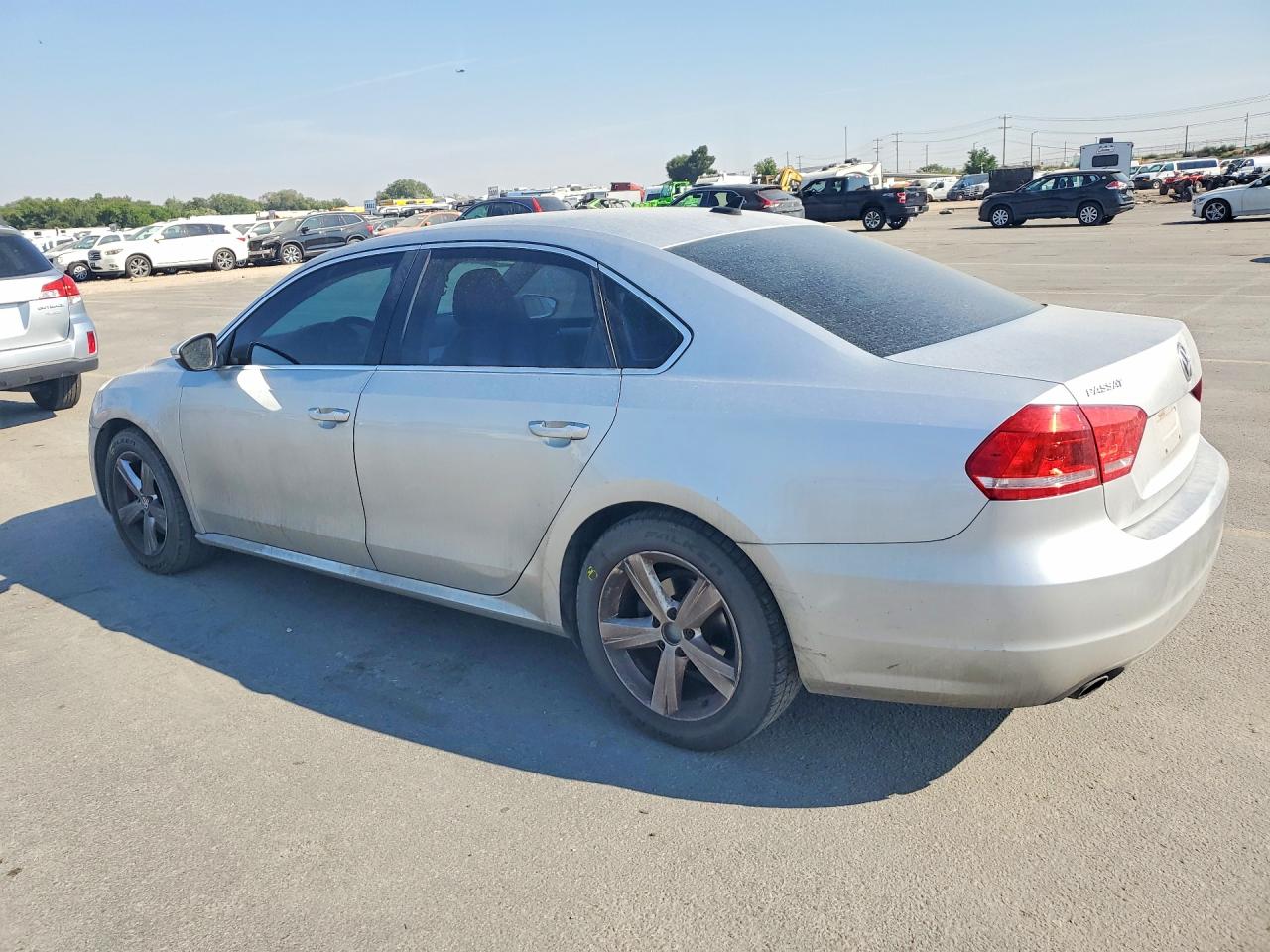 2012 Volkswagen Passat Se Серебряный vin: 1VWBH7A35CC026208