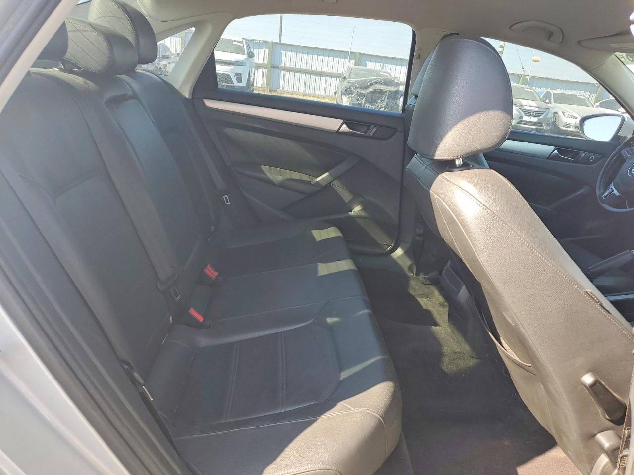 2012 Volkswagen Passat Se Серебряный vin: 1VWBH7A35CC026208