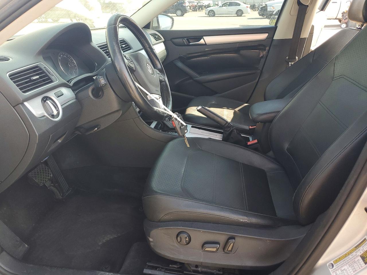 2012 Volkswagen Passat Se Серебряный vin: 1VWBH7A35CC026208