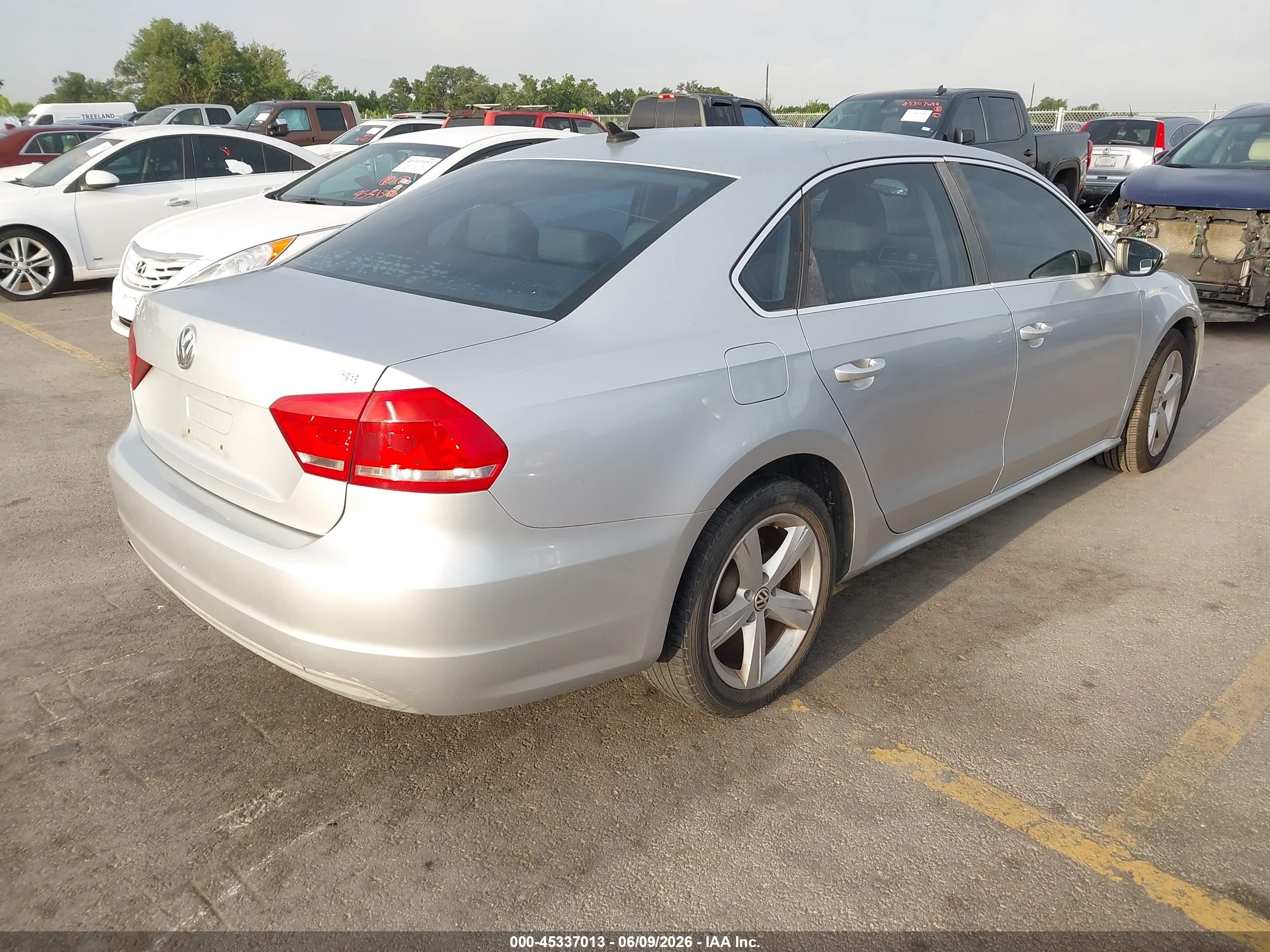 2012 Volkswagen Passat 2.5l Se Silver vin: 1VWBH7A35CC096629