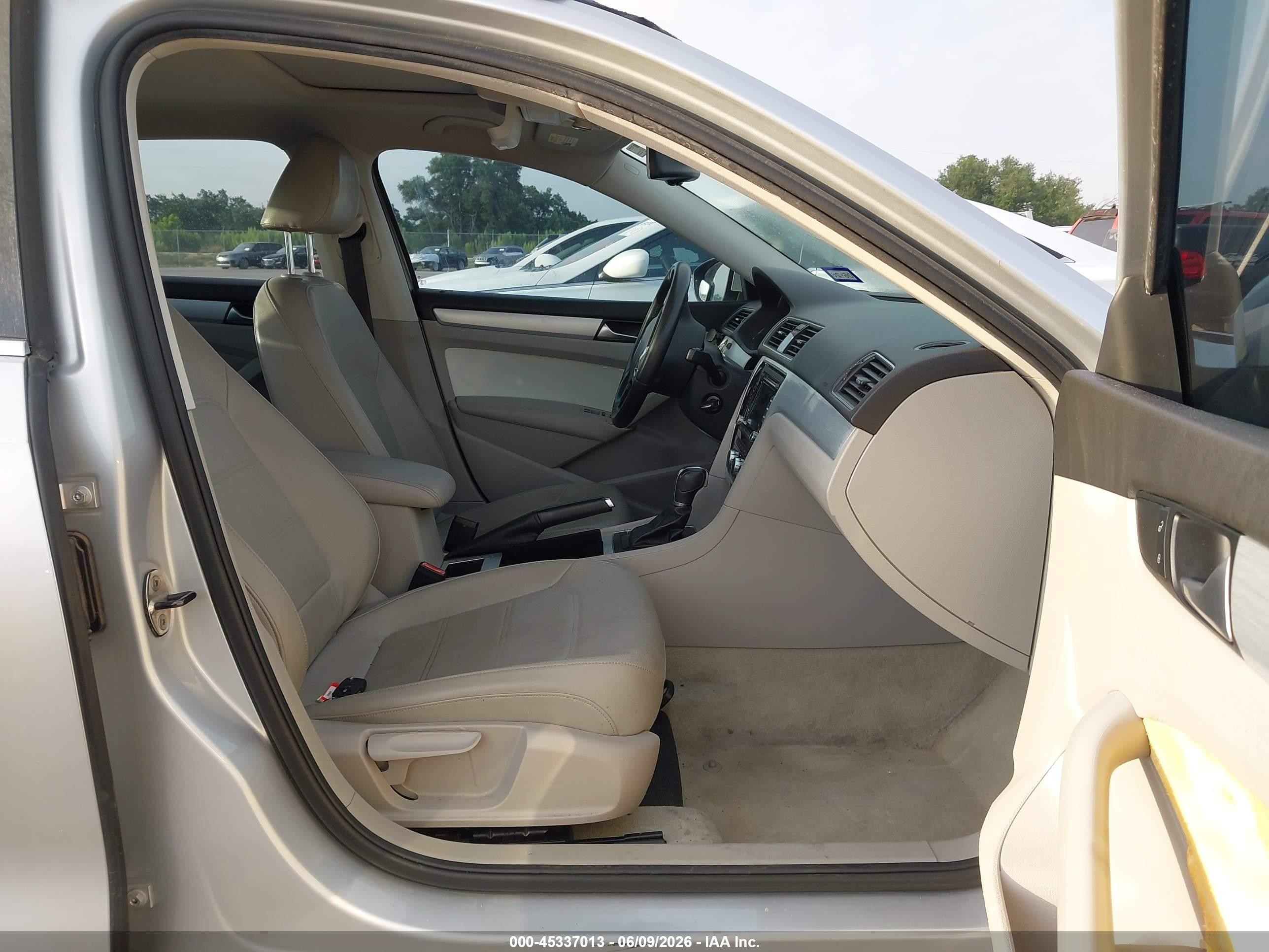 2012 Volkswagen Passat 2.5l Se Silver vin: 1VWBH7A35CC096629