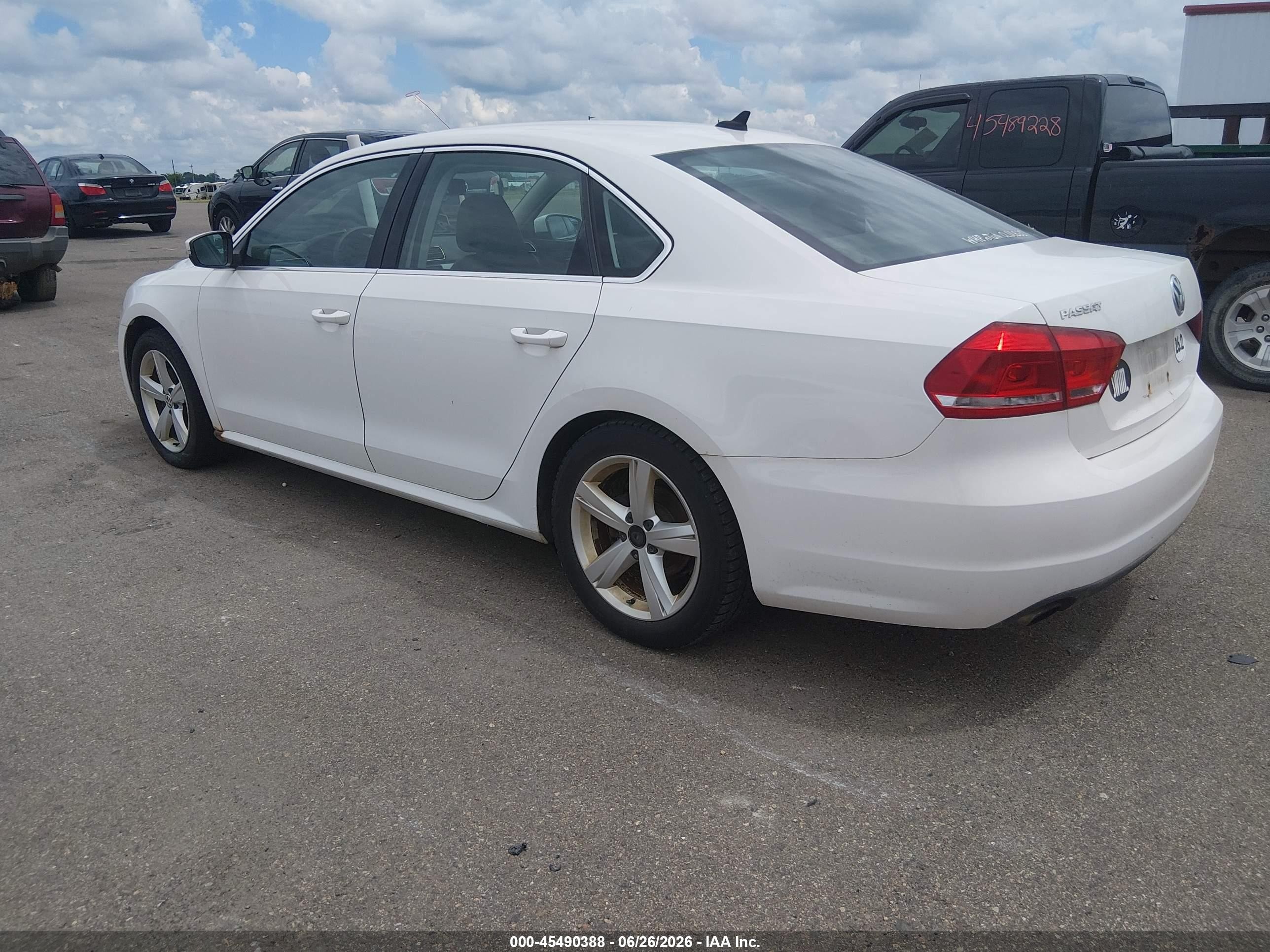 2013 Volkswagen Passat 2.5l Se White vin: 1VWBH7A35DC010060