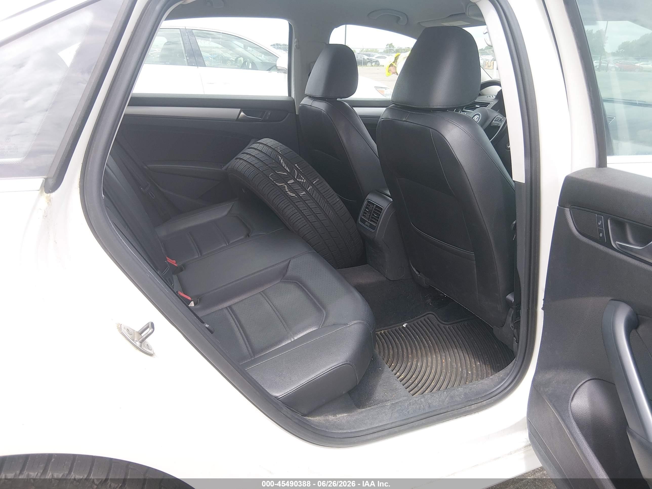2013 Volkswagen Passat 2.5l Se White vin: 1VWBH7A35DC010060