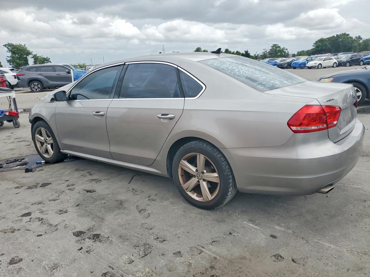 2013 Volkswagen Passat Se Silver vin: 1VWBH7A35DC032950