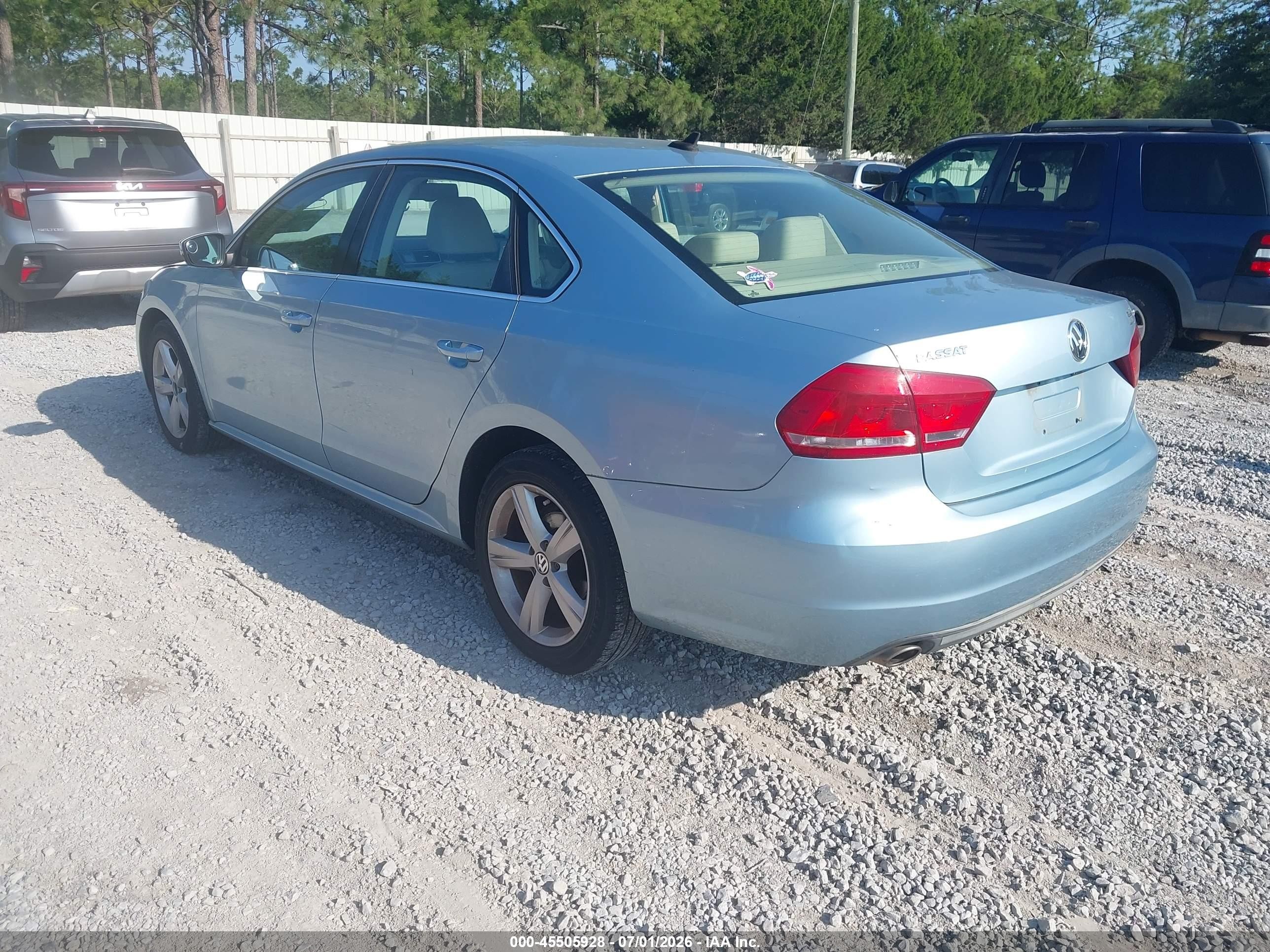 2013 Volkswagen Passat 2.5l Se Blue vin: 1VWBH7A35DC050557