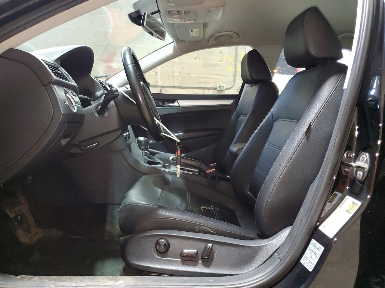 2013 Volkswagen Passat Se Black vin: 1VWBH7A35DC081288