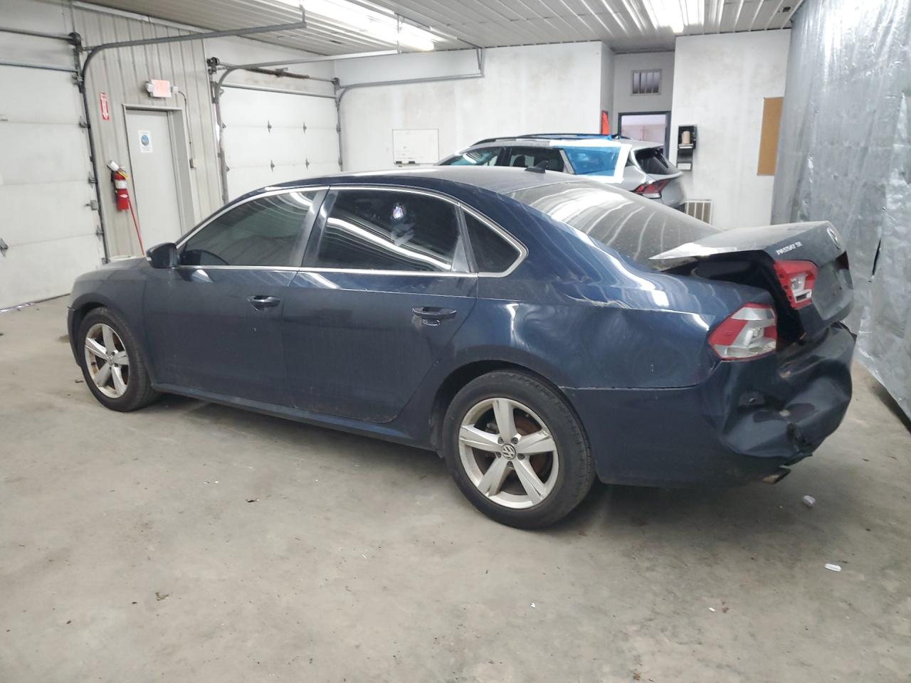 2013 Volkswagen Passat Se Blue vin: 1VWBH7A35DC086927 Damage: Left Qtr Panel, Dent(S) W/ Paint Dmg, > 12 Inches