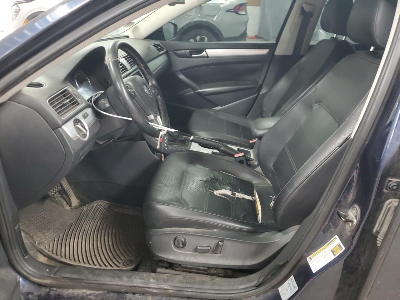 2013 Volkswagen Passat Se Blue vin: 1VWBH7A35DC086927 Damage: Steering Wheel, Worn, Replacement Required