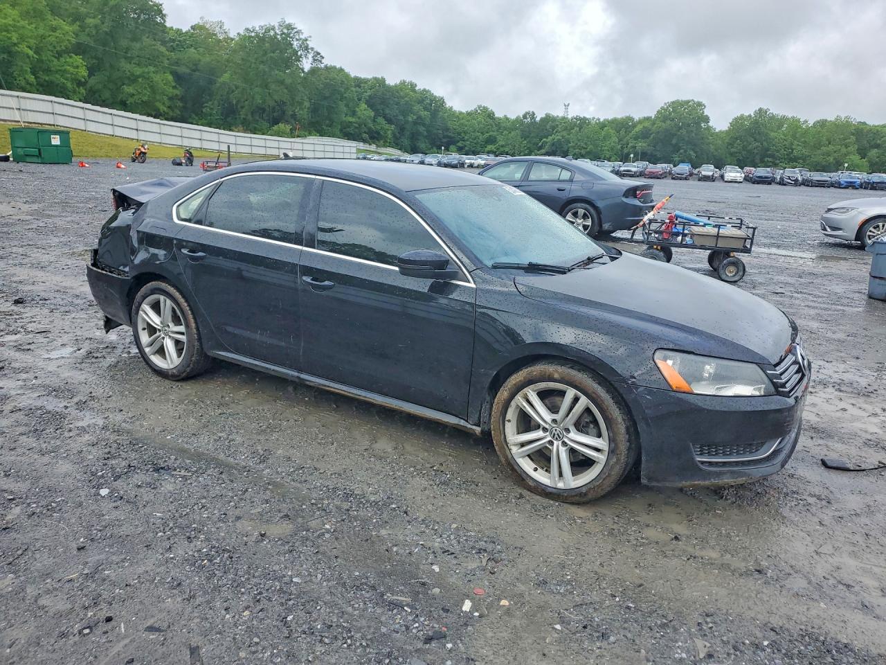 2013 Volkswagen Passat Se Black vin: 1VWBH7A35DC118632