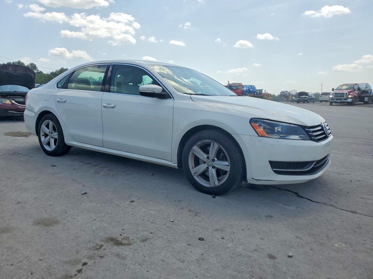 2013 Volkswagen Passat Se Белый vin: 1VWBH7A35DC119683