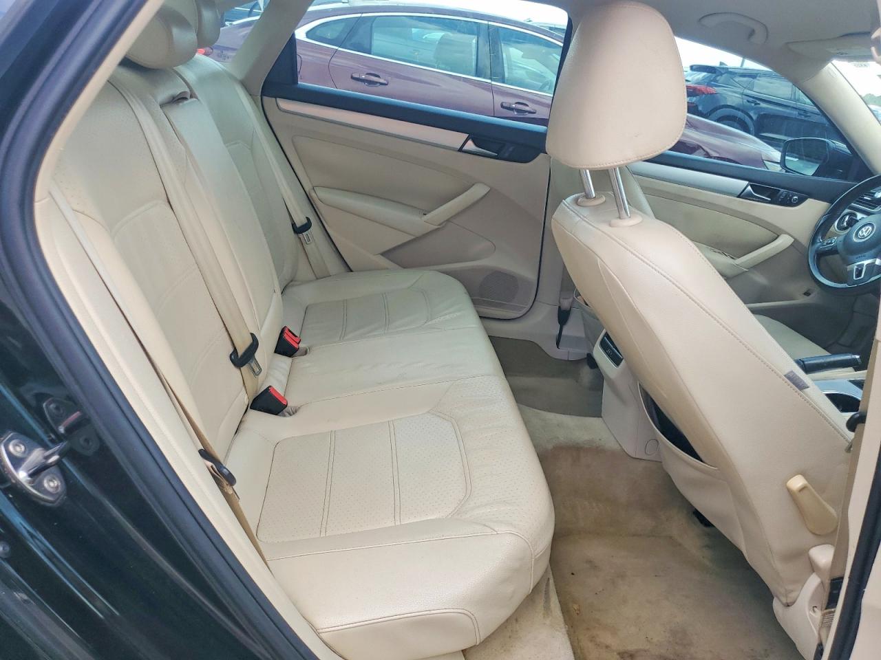 2013 Volkswagen Passat Se Black vin: 1VWBH7A35DC134152