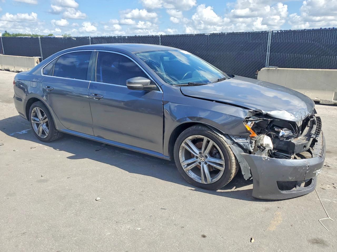 2014 Volkswagen Passat Se Gray vin: 1VWBH7A35EC014188