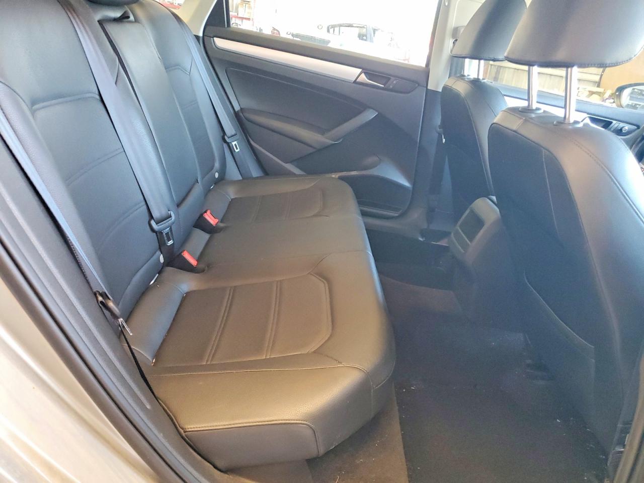 2012 Volkswagen Passat Se Silver vin: 1VWBH7A36CC049366