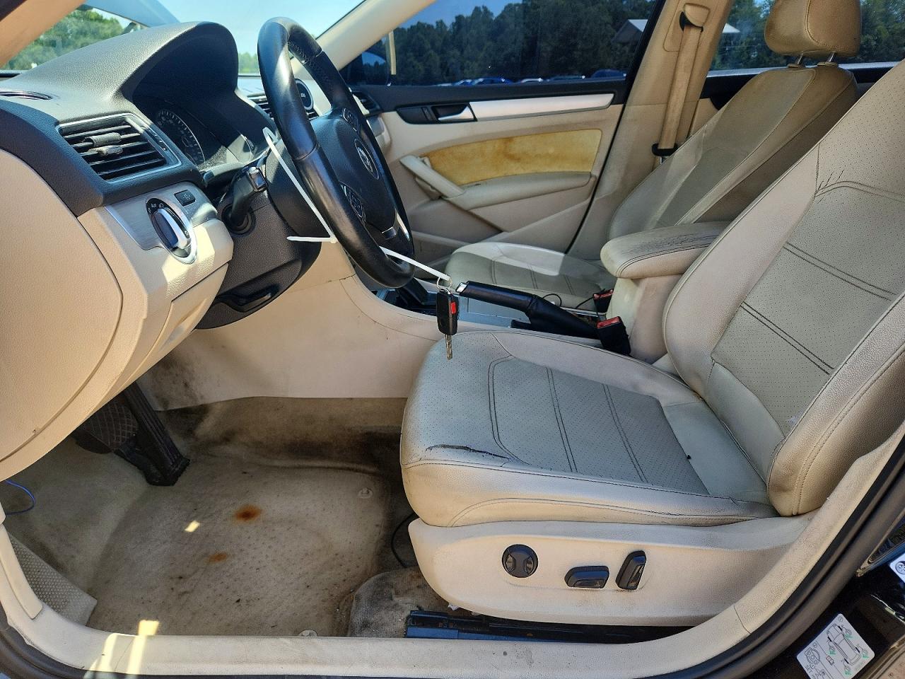 2012 Volkswagen Passat Se Black vin: 1VWBH7A36CC094064
