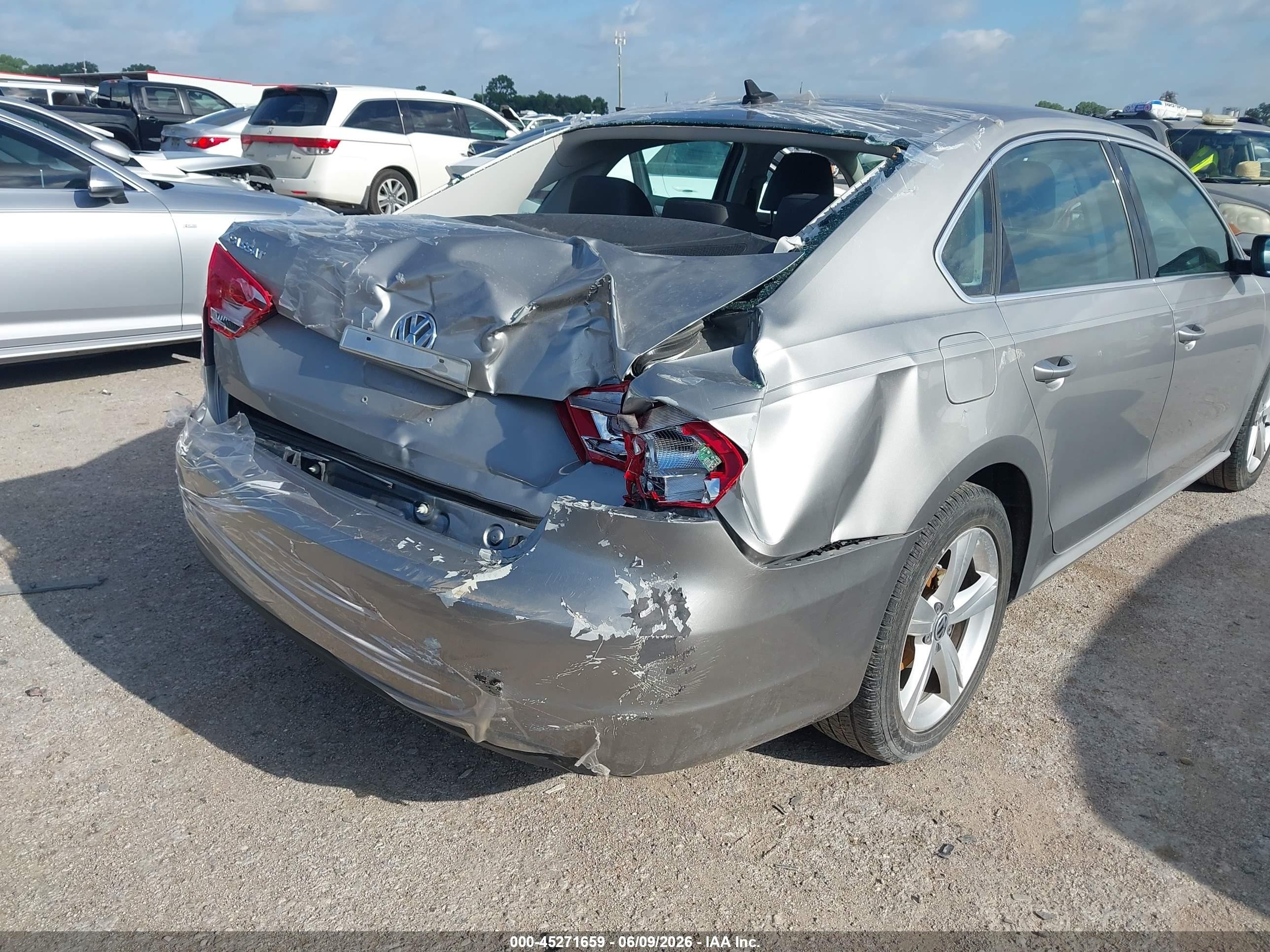 2012 Volkswagen Passat 2.5l Se Серебряный vin: 1VWBH7A36CC102874