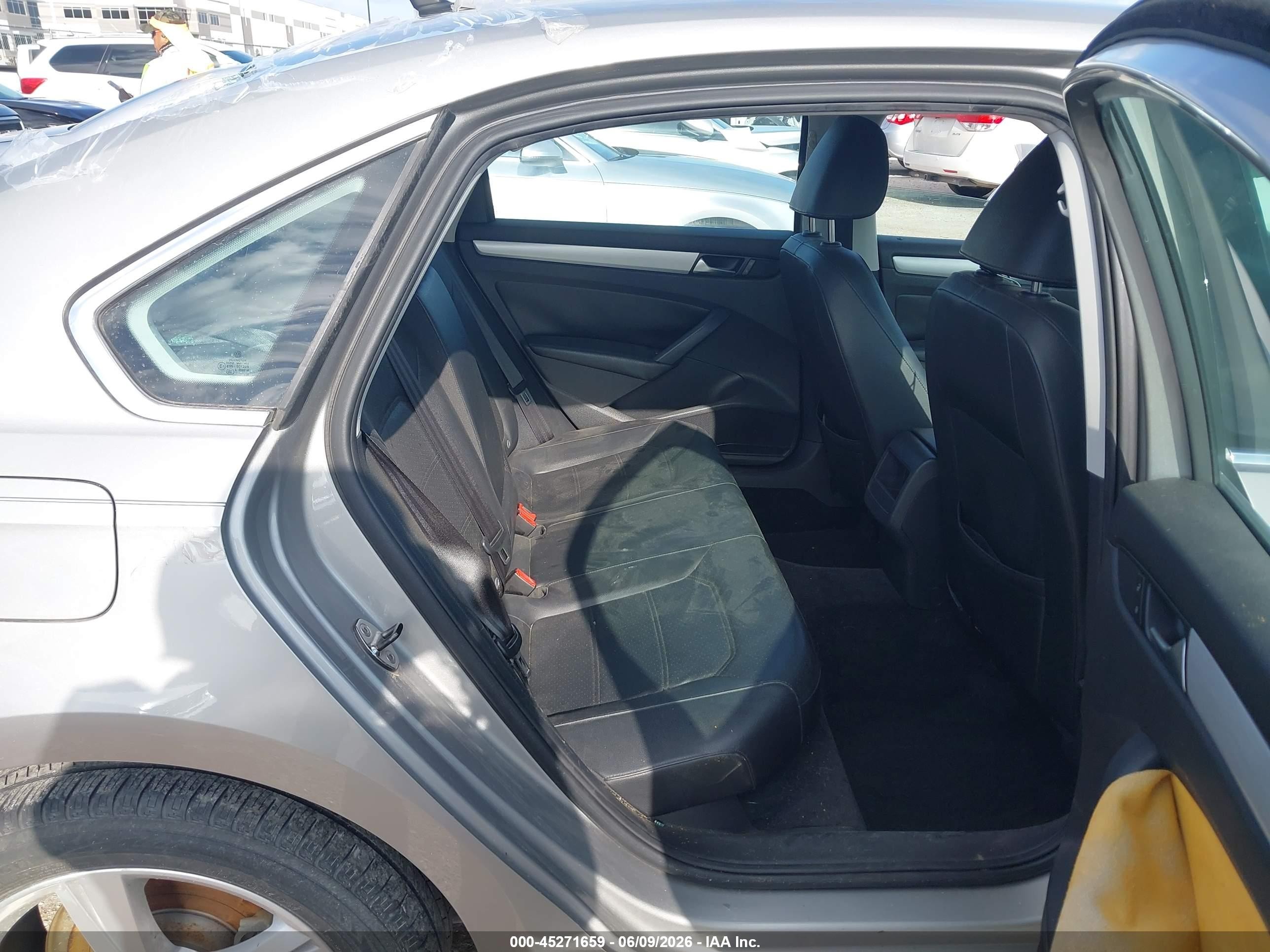 2012 Volkswagen Passat 2.5l Se Серебряный vin: 1VWBH7A36CC102874