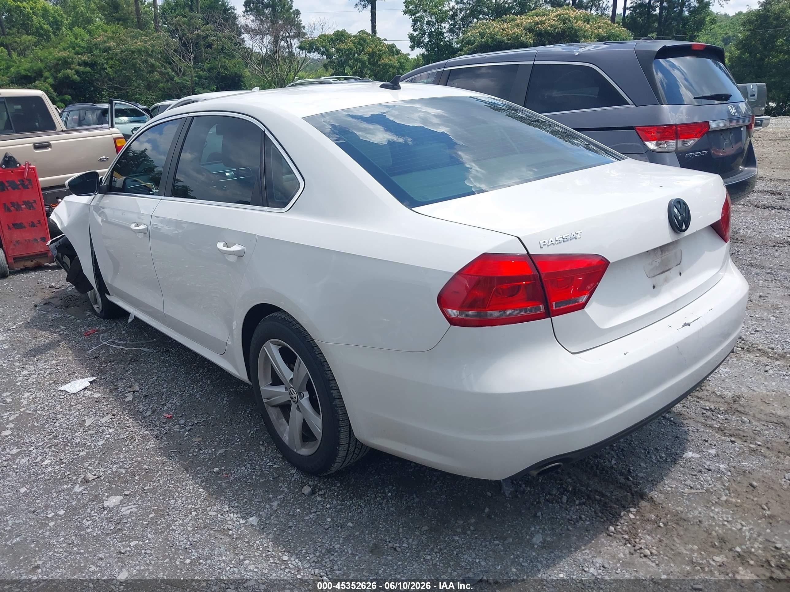 2012 Volkswagen Passat 2.5l Se White vin: 1VWBH7A37CC083929