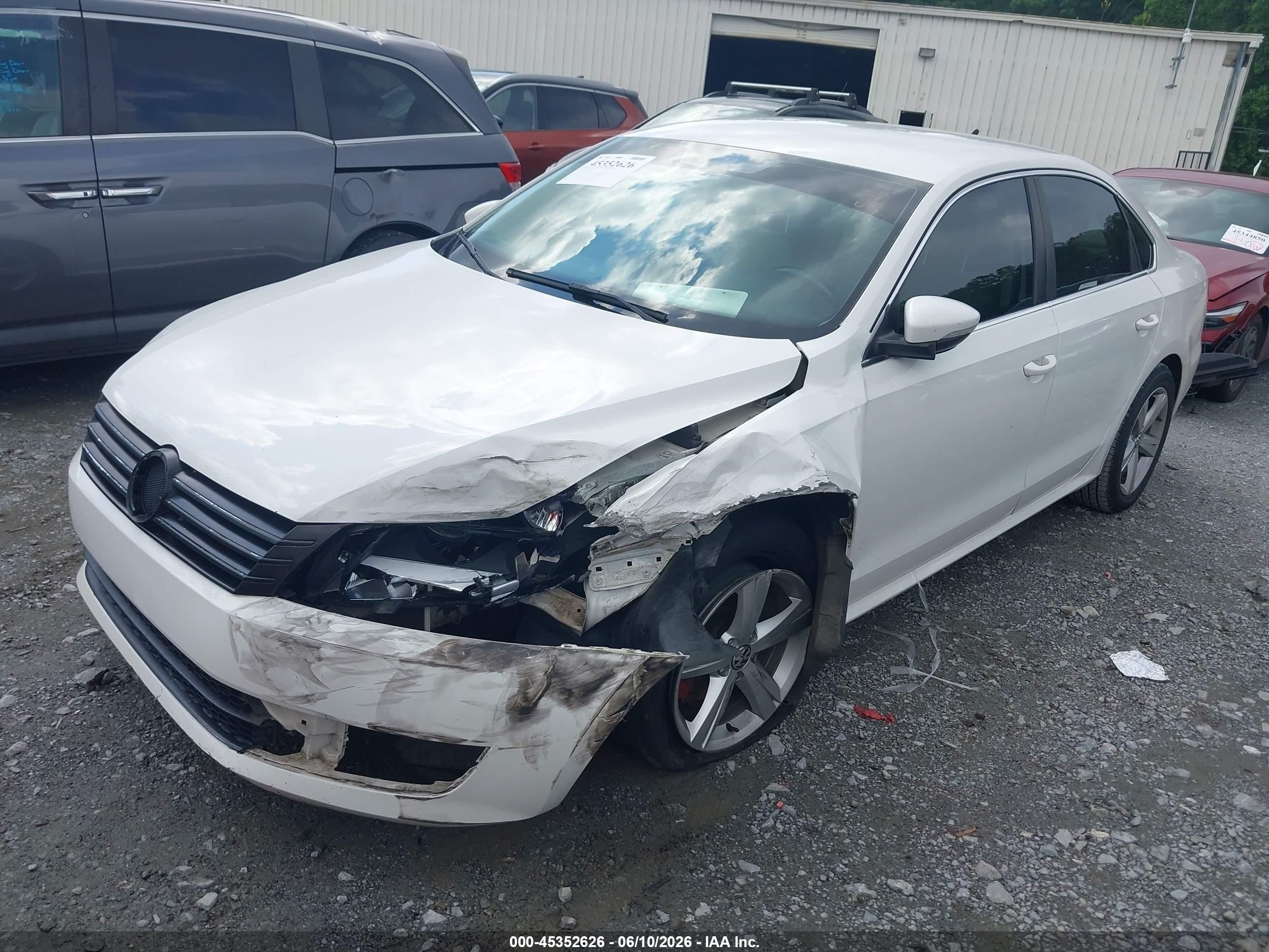 2012 Volkswagen Passat 2.5l Se White vin: 1VWBH7A37CC083929
