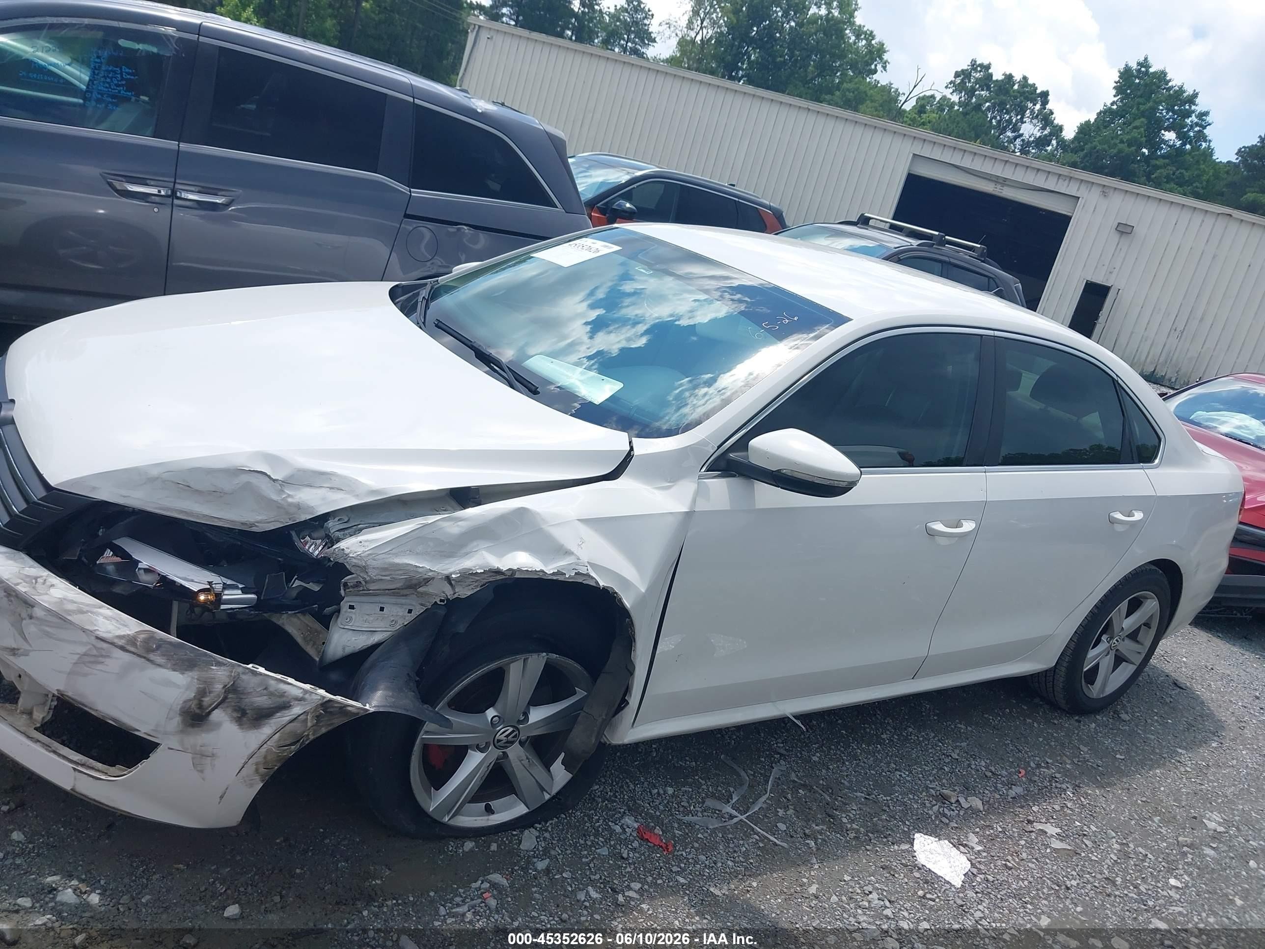 2012 Volkswagen Passat 2.5l Se White vin: 1VWBH7A37CC083929