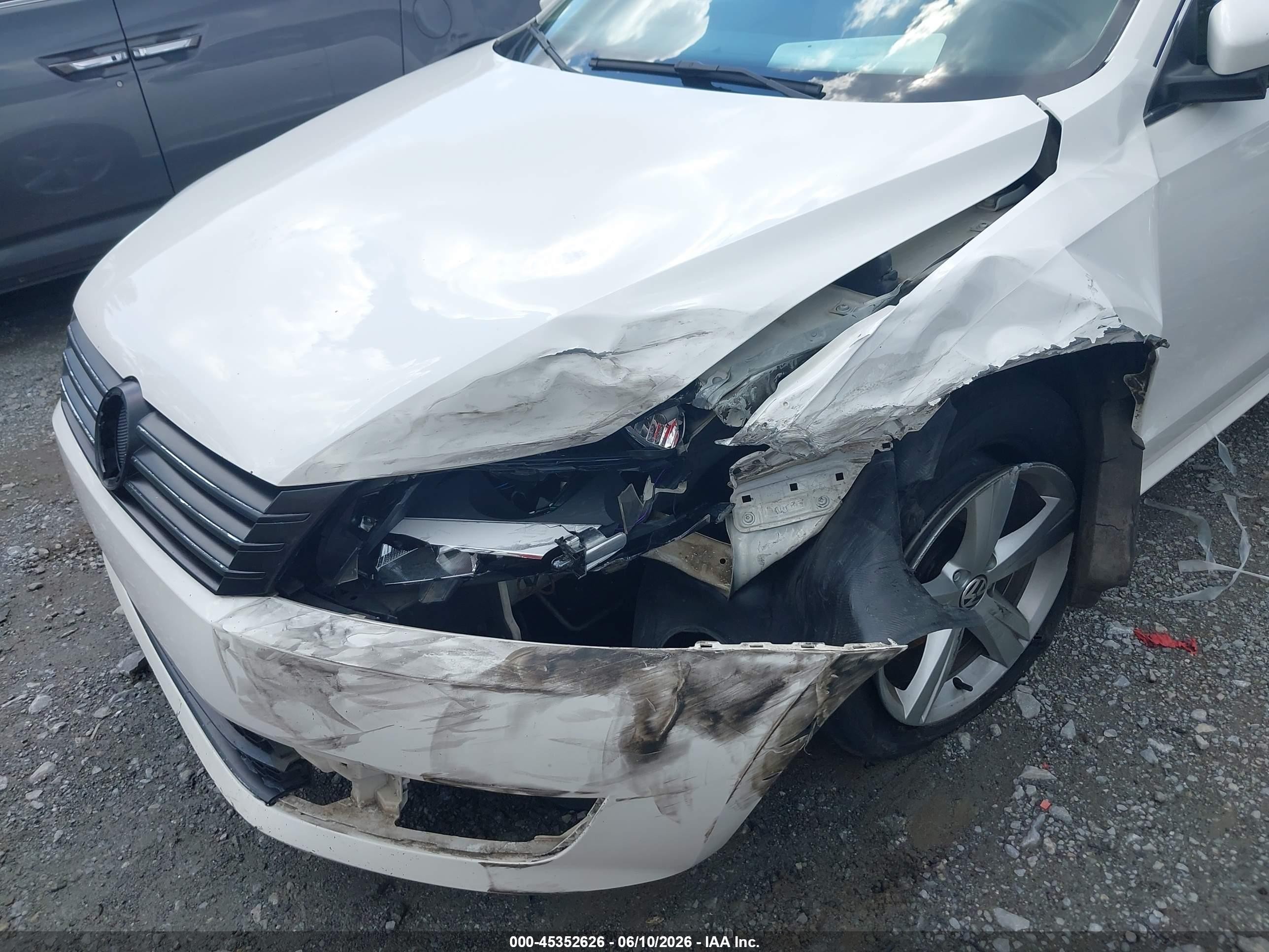 2012 Volkswagen Passat 2.5l Se White vin: 1VWBH7A37CC083929