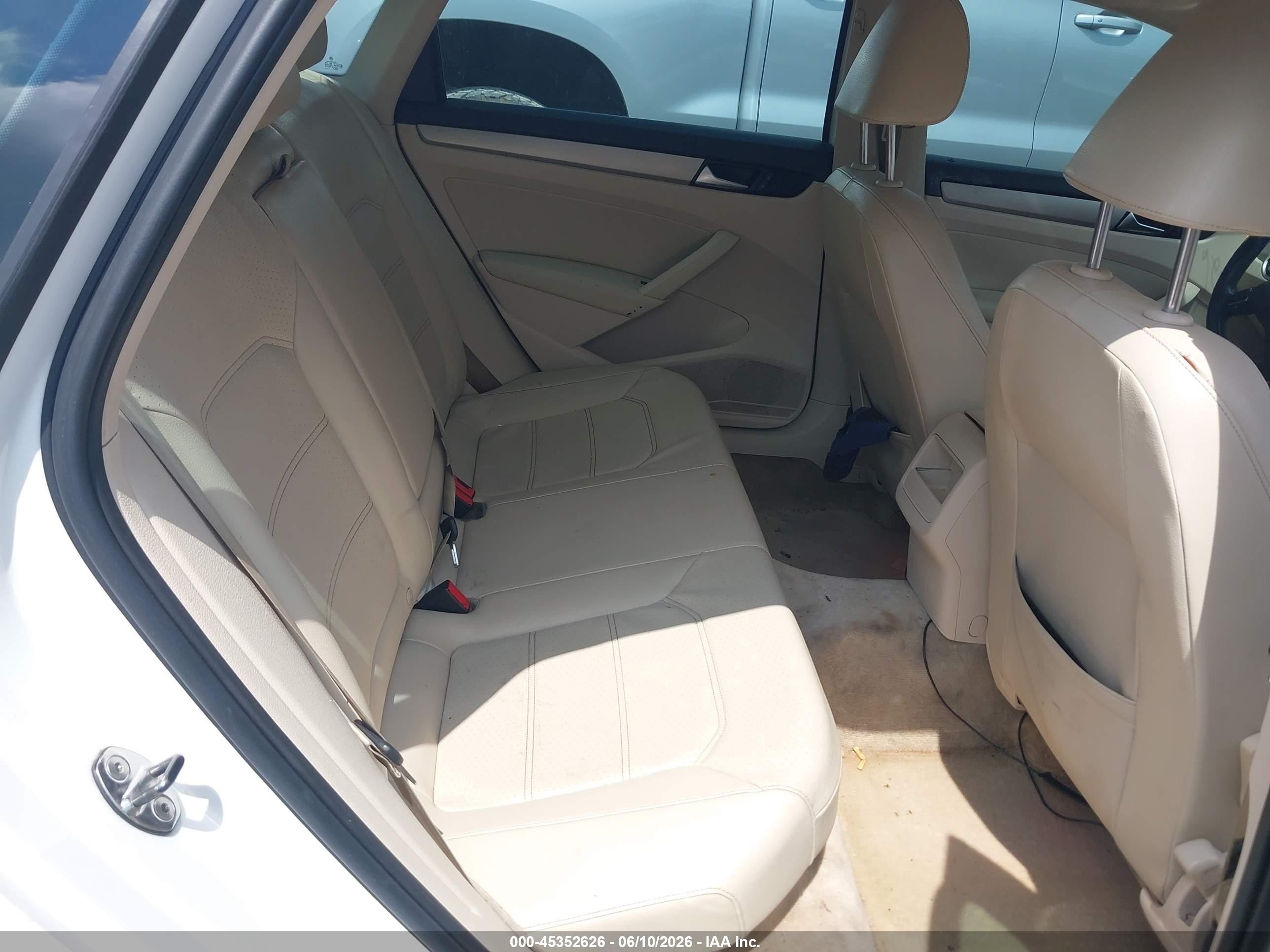 2012 Volkswagen Passat 2.5l Se White vin: 1VWBH7A37CC083929