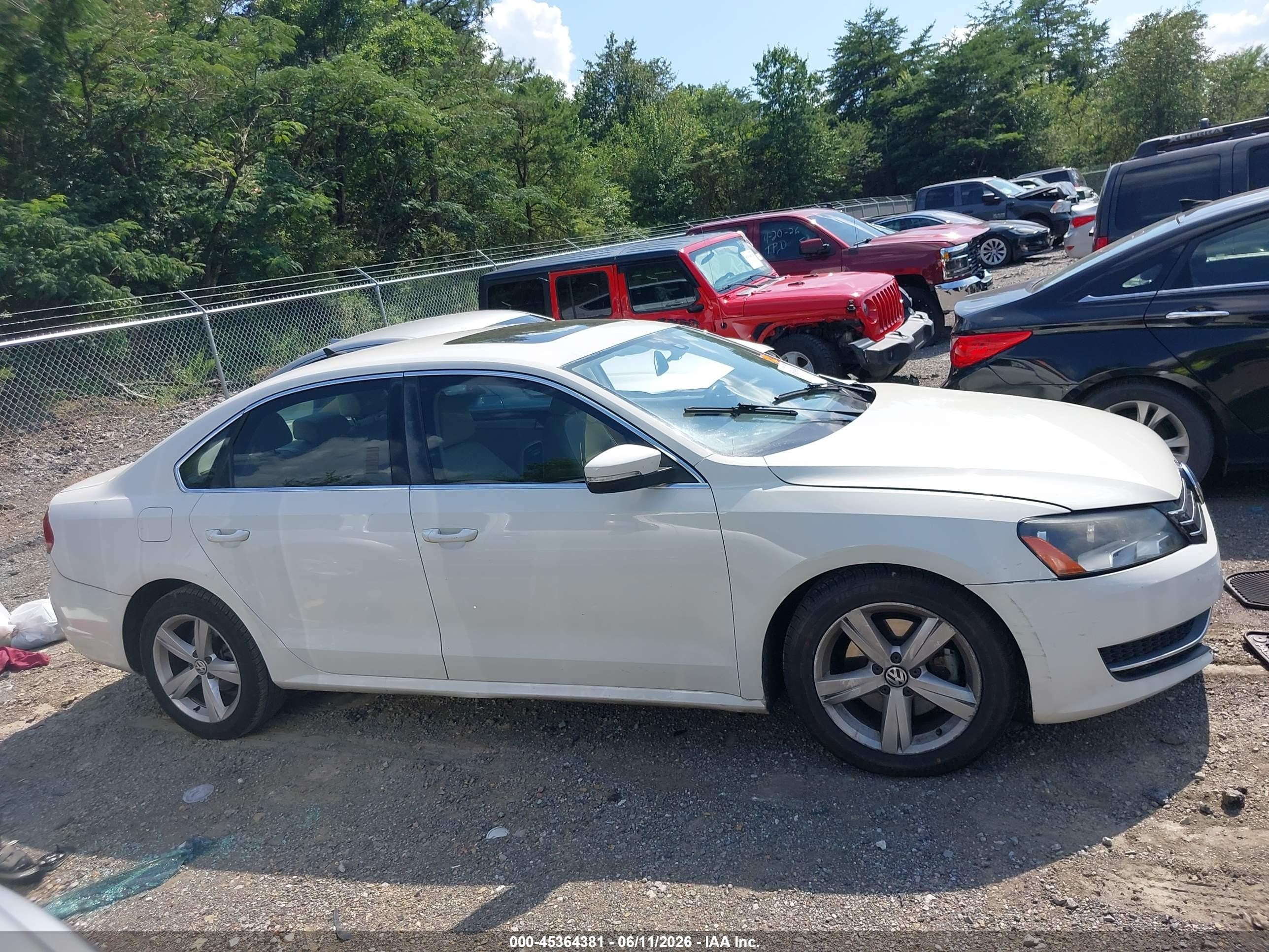 2013 Volkswagen Passat 2.5l Se White vin: 1VWBH7A37DC054867