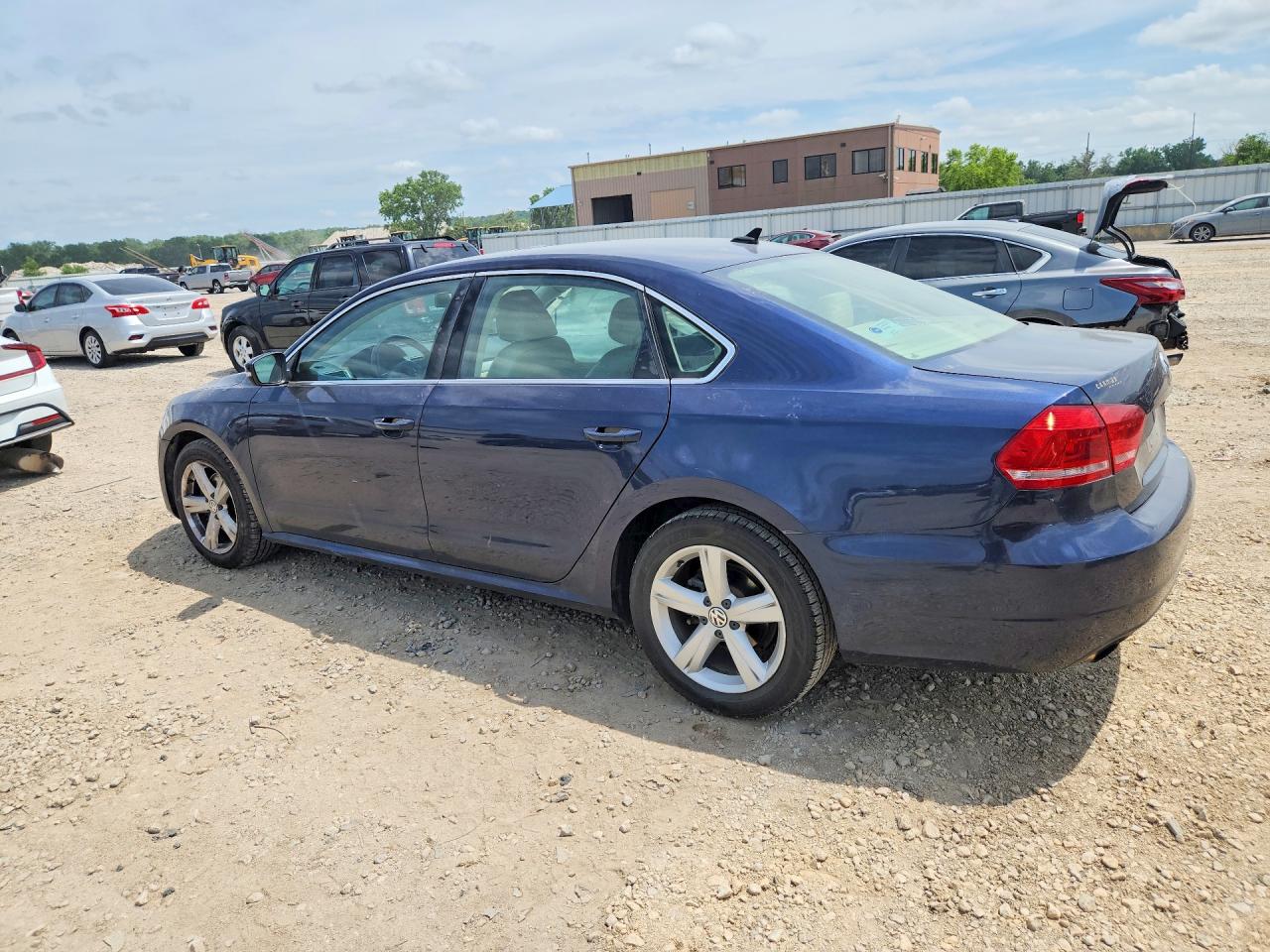 2013 Volkswagen Passat Se Синий vin: 1VWBH7A37DC132855