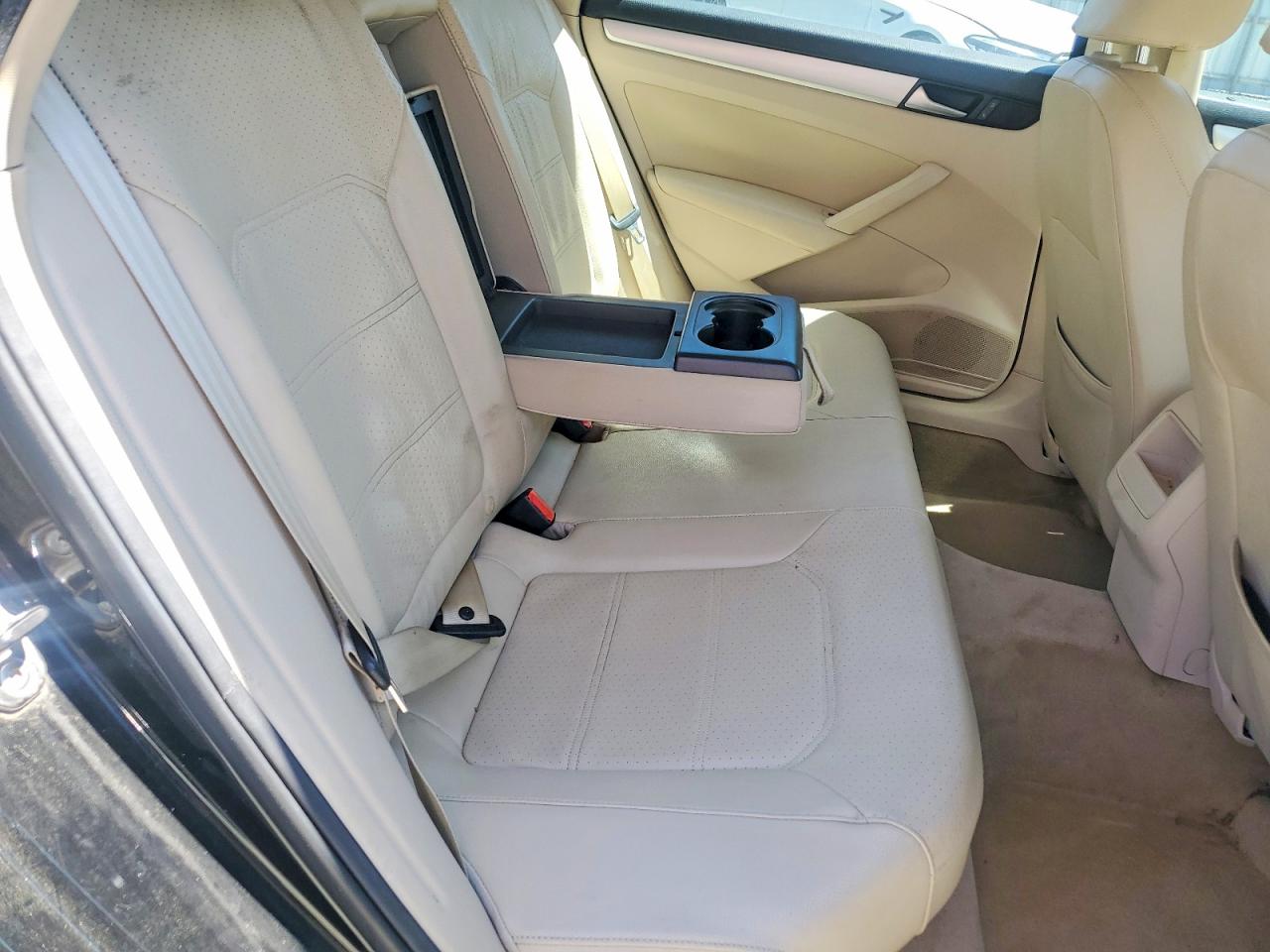 2012 Volkswagen Passat Se Черный vin: 1VWBH7A38CC072616