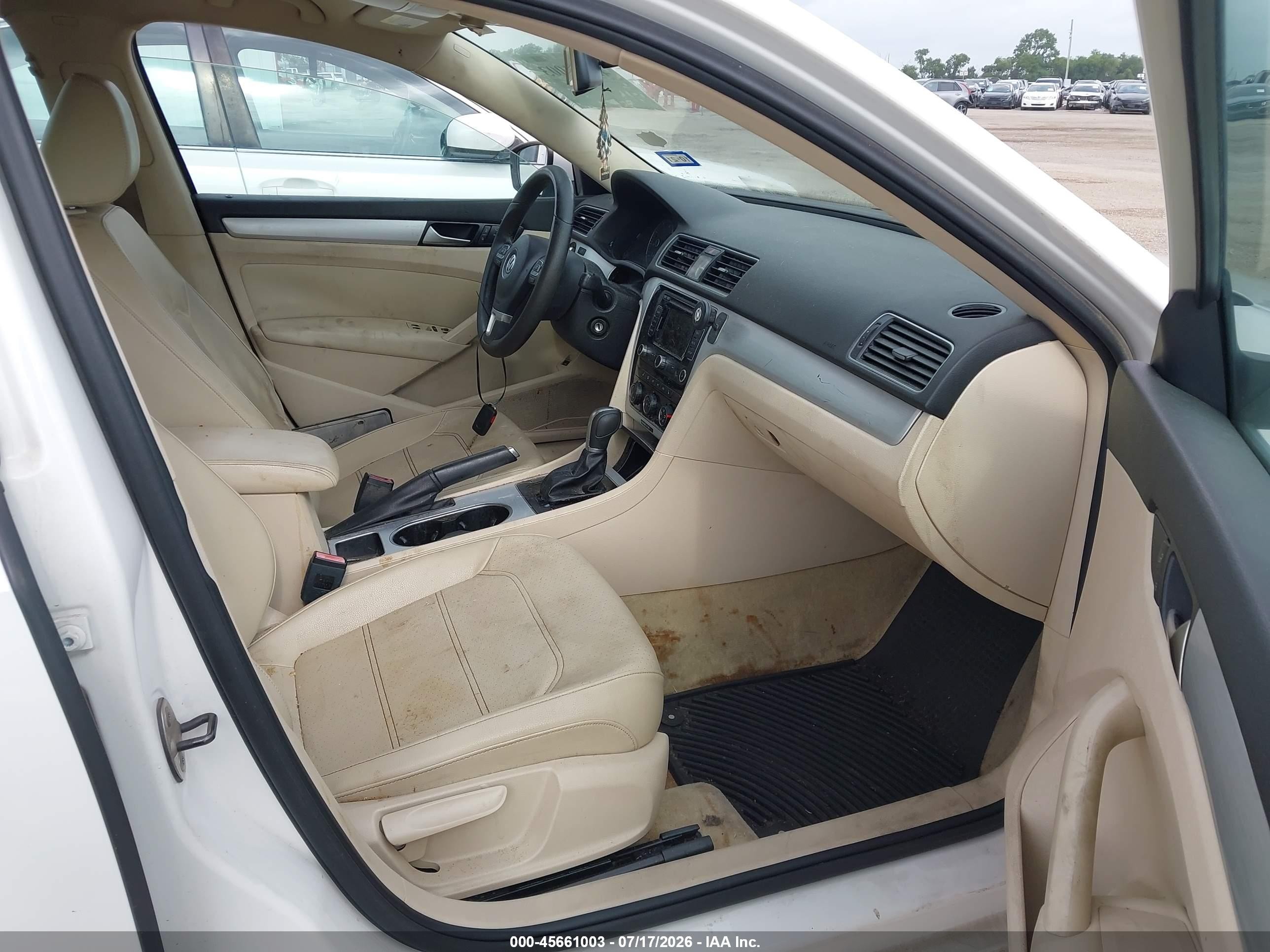 2013 Volkswagen Passat 2.5l Se White vin: 1VWBH7A38DC007301