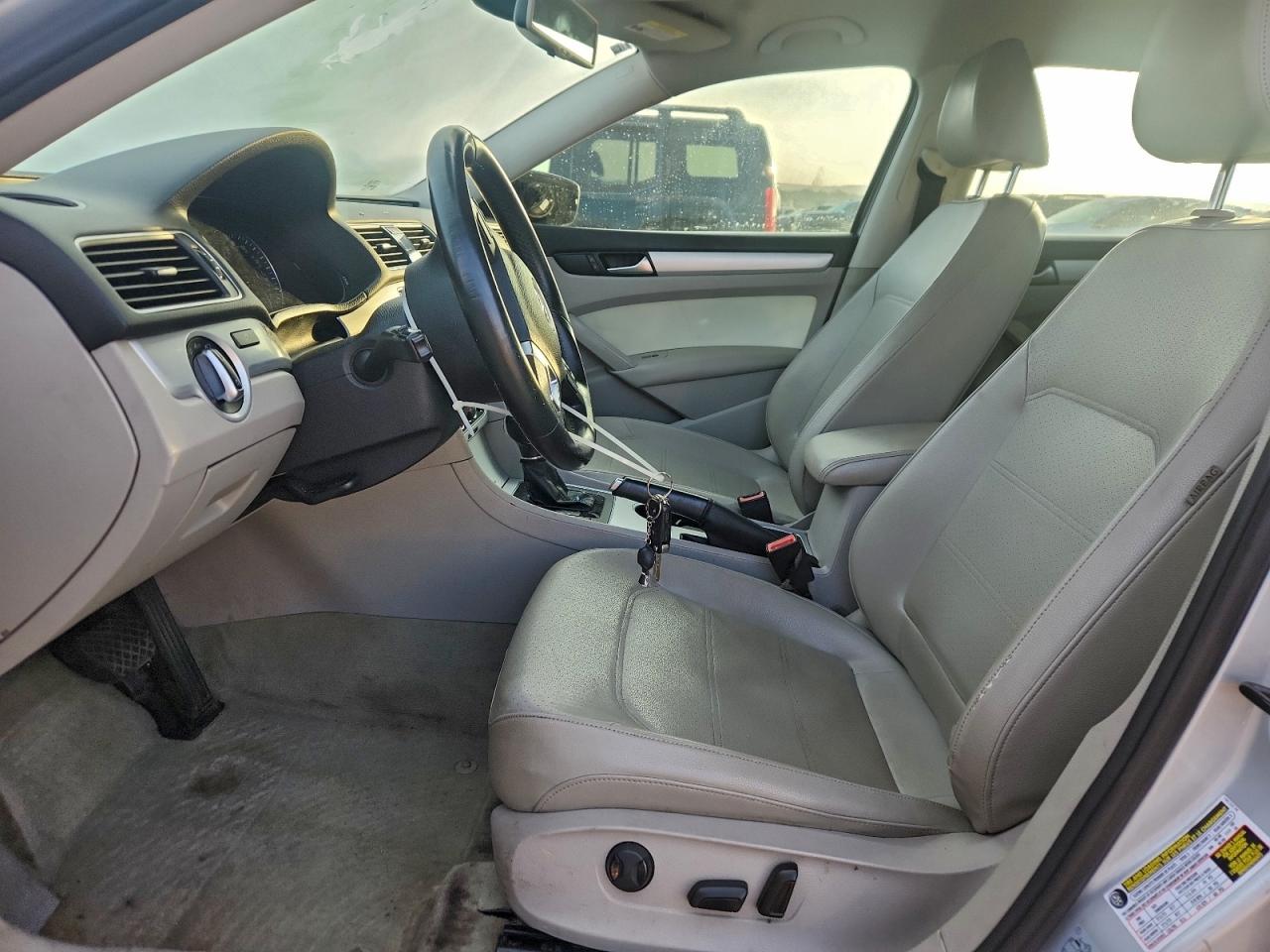 2013 Volkswagen Passat Se Silver vin: 1VWBH7A38DC130161