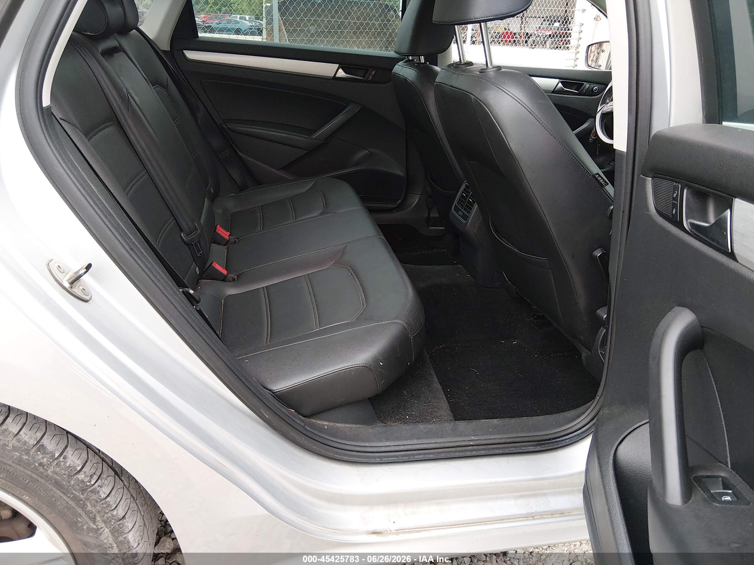 2013 Volkswagen Passat 2.5l Se Silver vin: 1VWBH7A38DC143220