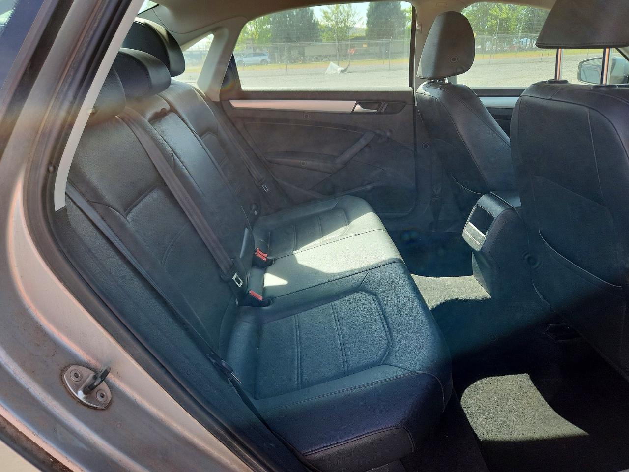 2012 Volkswagen Passat Se Серебряный vin: 1VWBH7A39CC027927