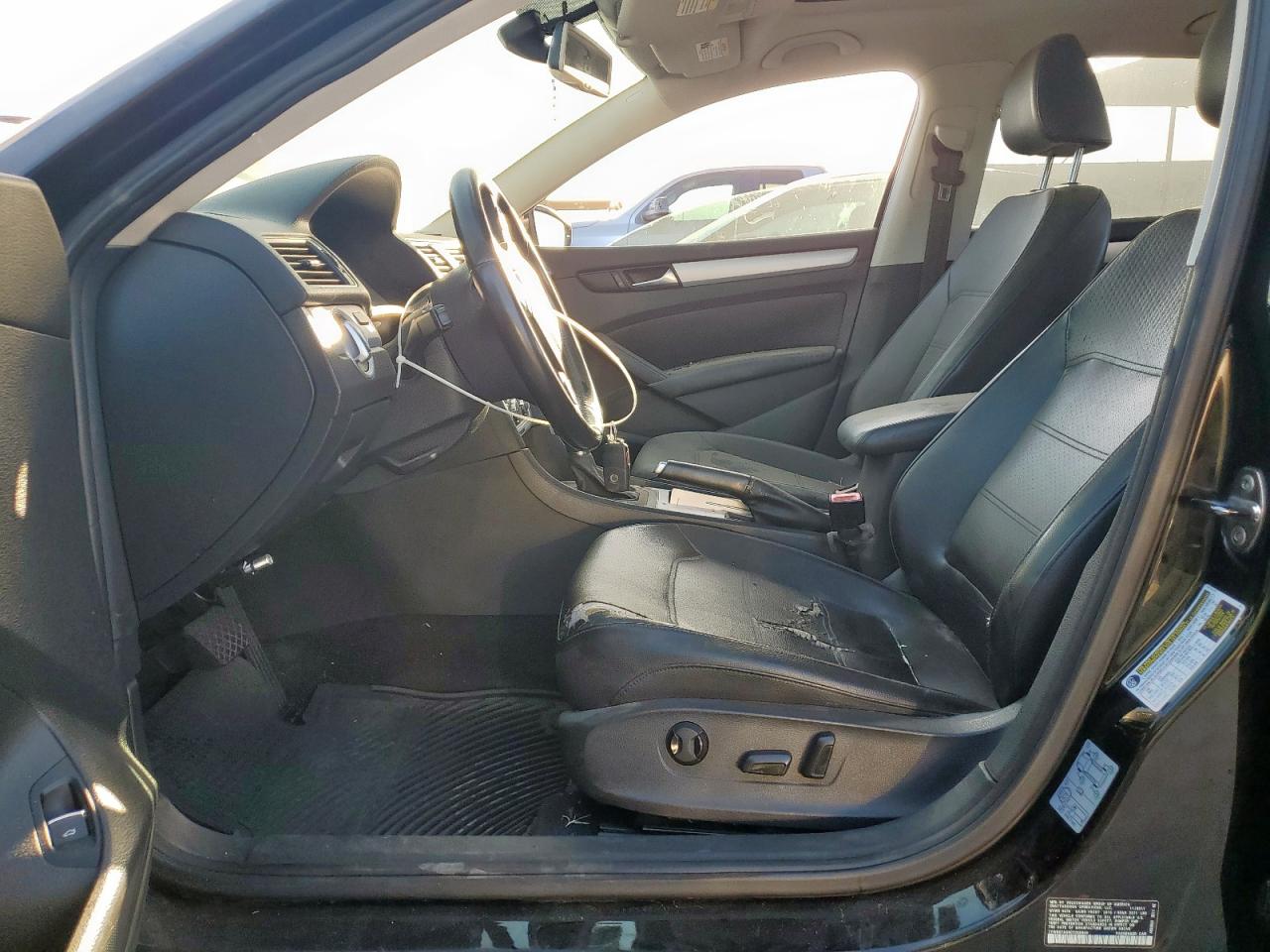 2012 Volkswagen Passat Se Black vin: 1VWBH7A39CC030648