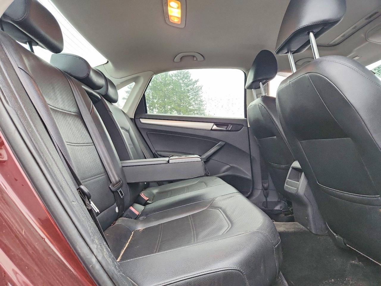 2012 Volkswagen Passat Se Burgundy vin: 1VWBH7A39CC051368