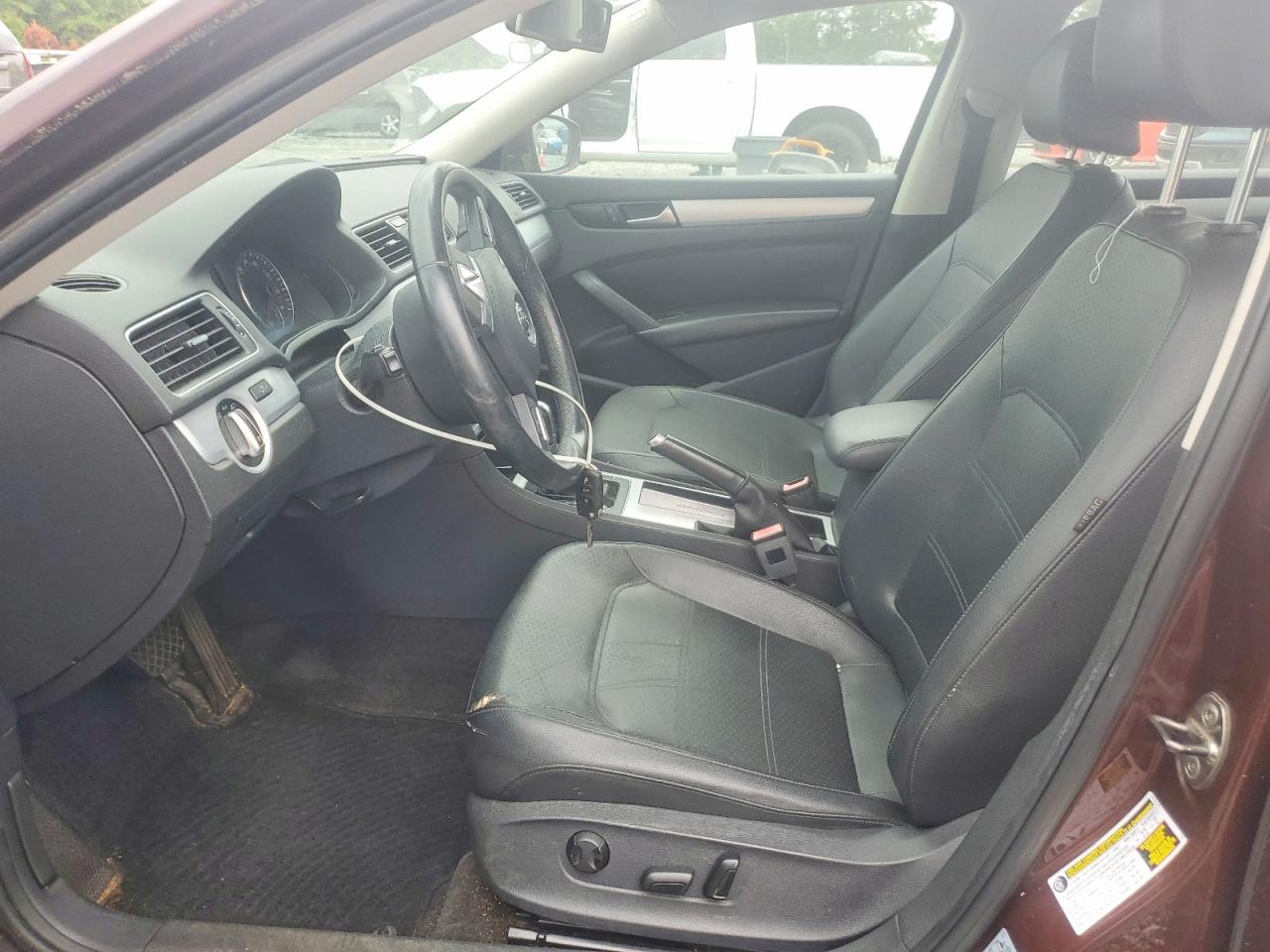 2012 Volkswagen Passat Burgundy vin: 1VWBH7A39CC076819