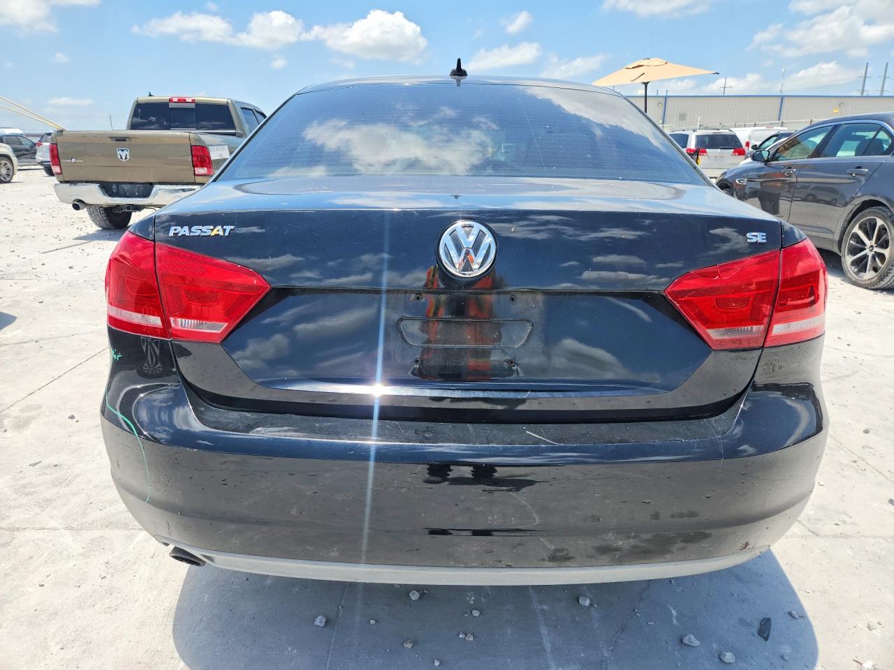 2013 Volkswagen Passat Black vin: 1VWBH7A39DC002916