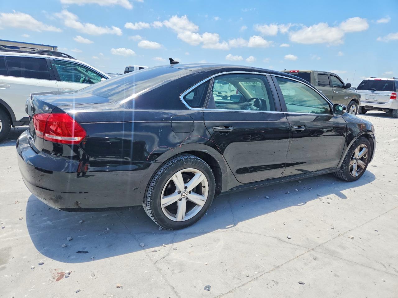 2013 Volkswagen Passat Black vin: 1VWBH7A39DC002916