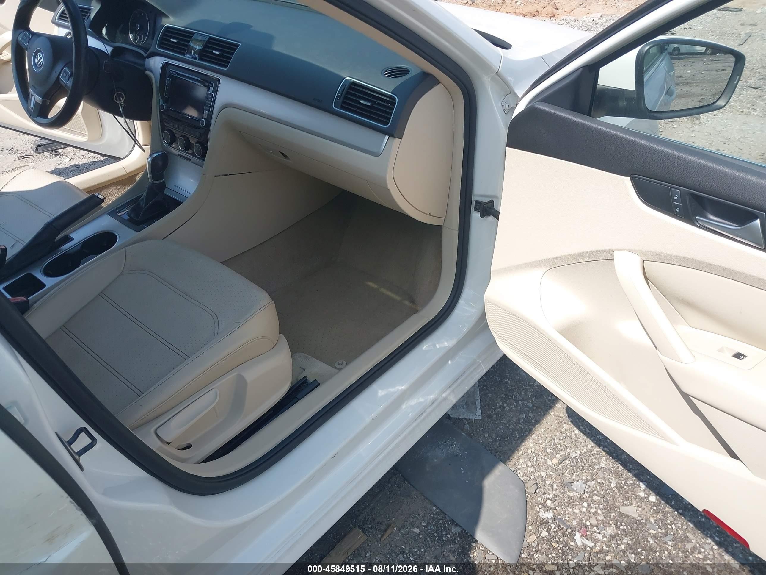 2013 Volkswagen Passat 2.5l Se White vin: 1VWBH7A39DC077261