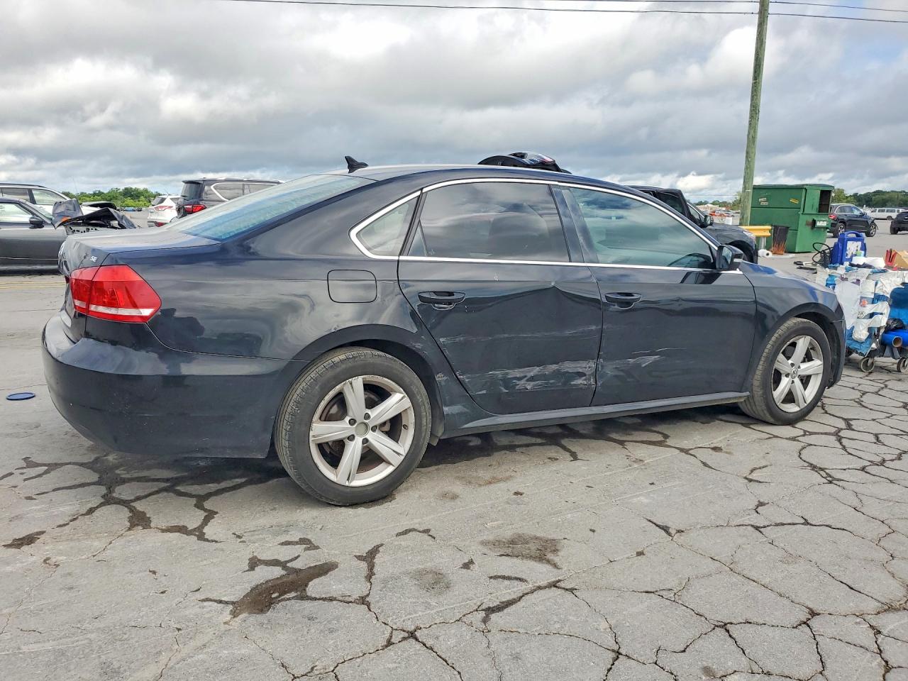 2013 Volkswagen Passat Se Black vin: 1VWBH7A39DC080760