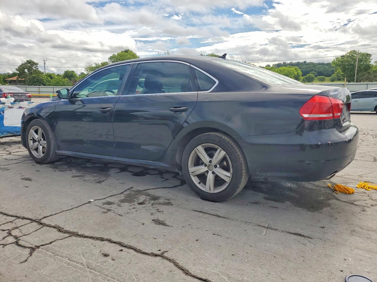 2013 Volkswagen Passat Se Black vin: 1VWBH7A39DC080760