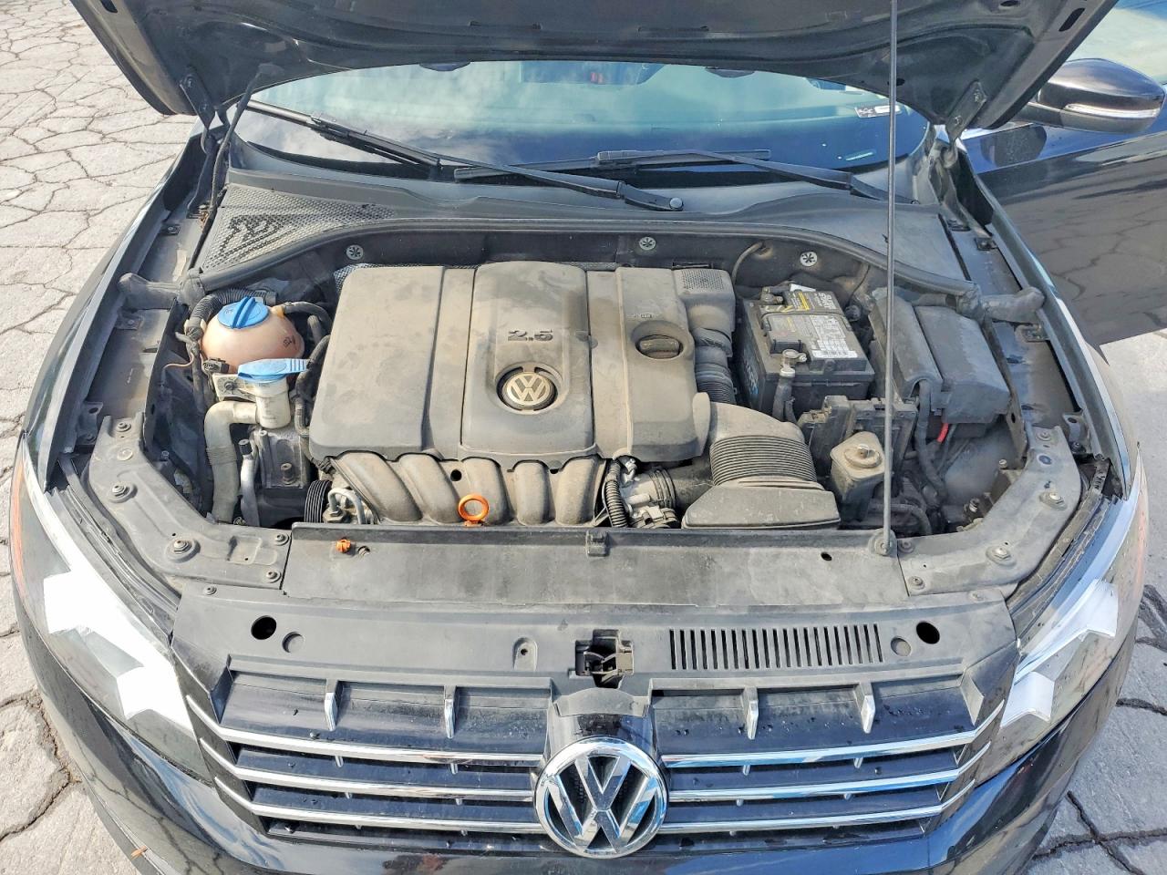 2013 Volkswagen Passat Se Black vin: 1VWBH7A39DC080760
