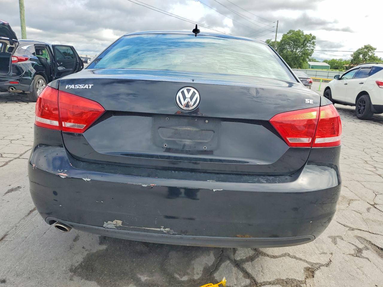 2013 Volkswagen Passat Se Black vin: 1VWBH7A39DC080760